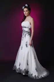 03. Miss Paris menyasszonyi ruha