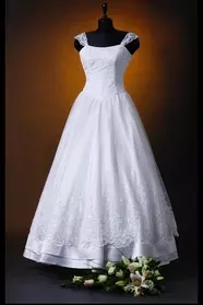16. Csipkés menyasszonyi ruha